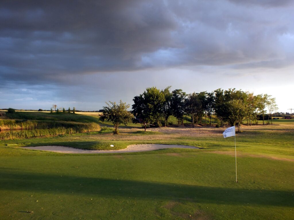 Pole Golfowe Zawarcie - Dom golfa